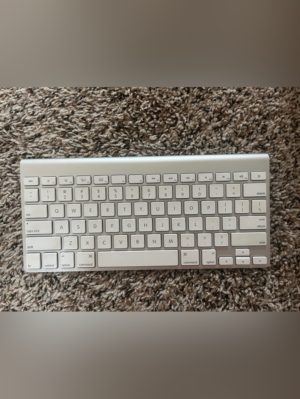 Apple Wireless Aluminum Keyboard - Silver White
